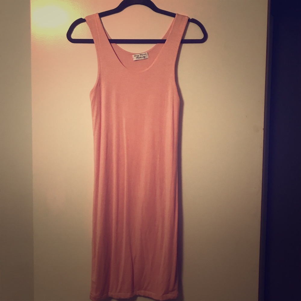 Sleeveless maternity dress